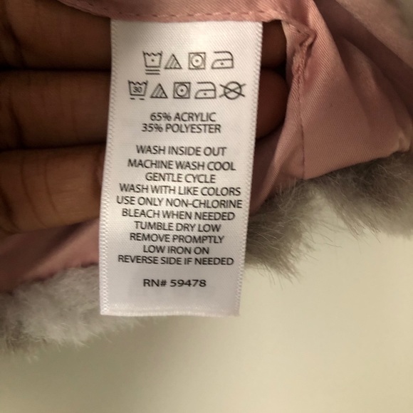 3/$10 Cynthia Rowley Girls Faux Fur Vest - Picture 5 of 6